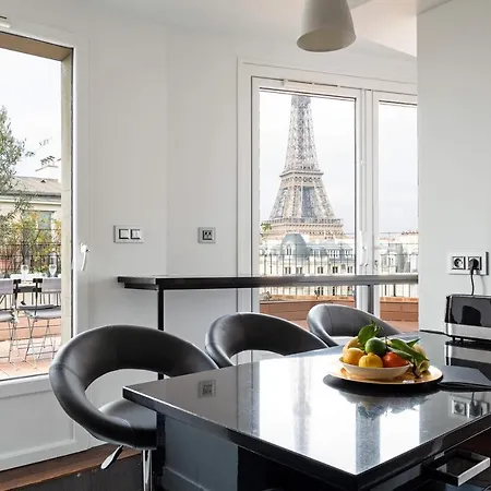 Beautiful Overlooking The Turn Eiffel Daire