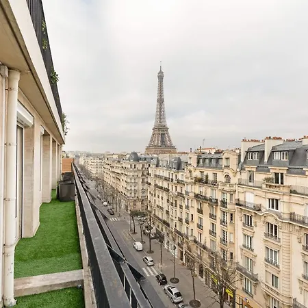Beautiful Overlooking The Turn Eiffel Daire